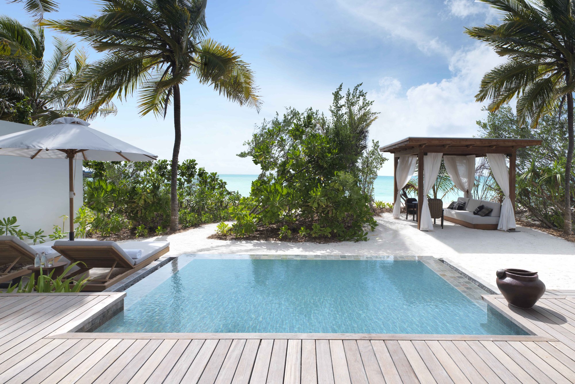 Fairmont Maldives Sirru Fen Fushi — Beach villa private plunge pool
