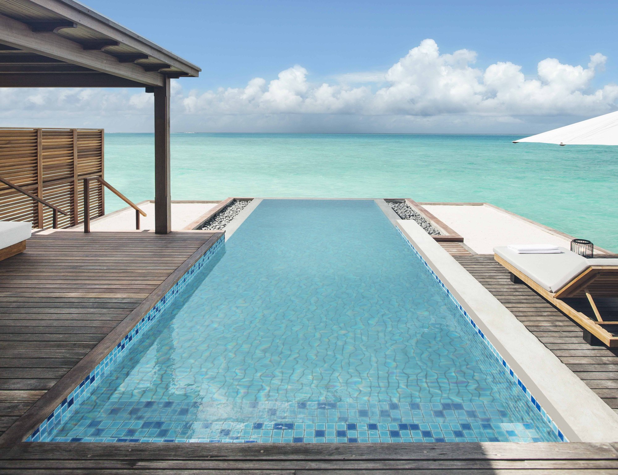 Fairmont Maldives Sirru Fen Fushi — Water villa private plunge pool